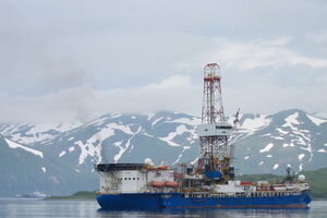 Российский корабль приблизился к судну Shell