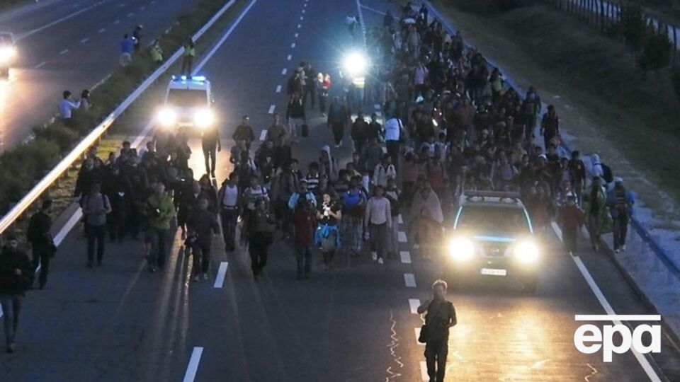 В Венгрии наплыв беженцев становится катастрофическим