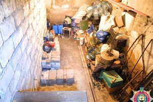 В гаражах хранились мины, гранатометы, гранаты, патроны, взрывчатка, детонаторы и военная амуниция.