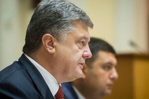 Порошенко отметил, что дымовыми шашками нападавшие пытались прикрыть исполнителей от камер