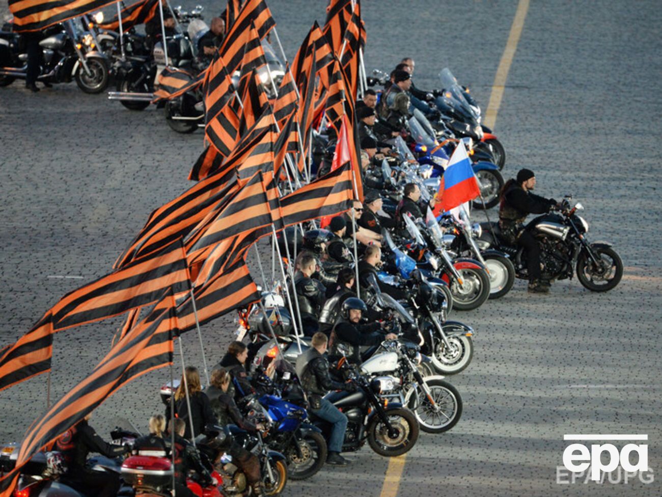 "Ночные волки" собрали около 50 человек, чтобы разобраться с одним&nbsp;морским пехотинцем, но когда часть подняли "в ружье", передумали