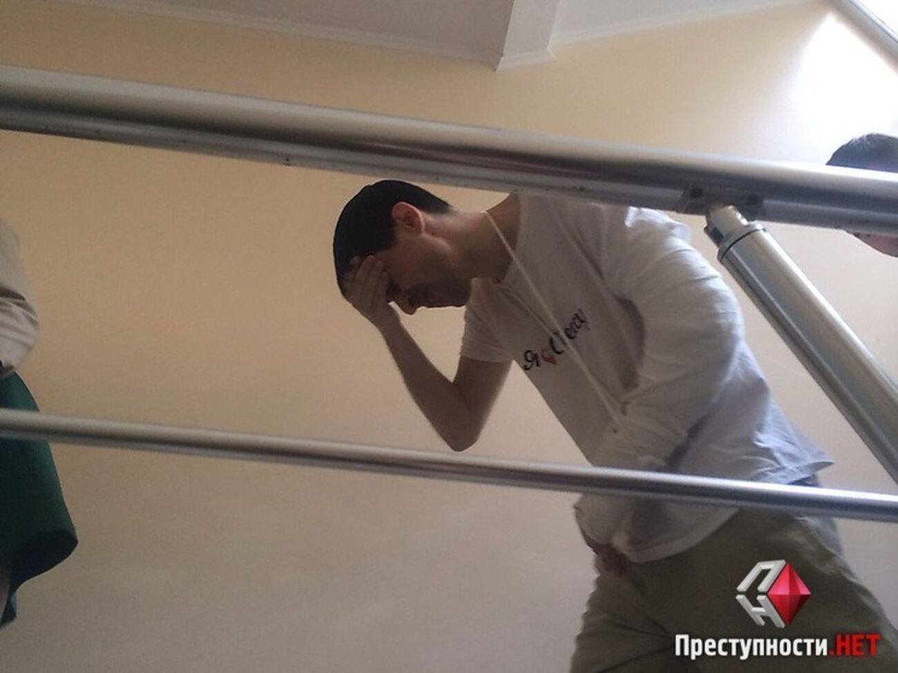 Во время задержания Виталий Диденко выпрыгнул из окна, сломав руку и ребра