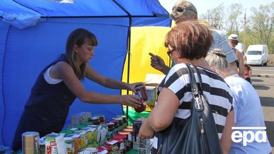 На Донбассе начали работать гуманитарно-логистические центры для жителей оккупированных територий. Фоторепортаж