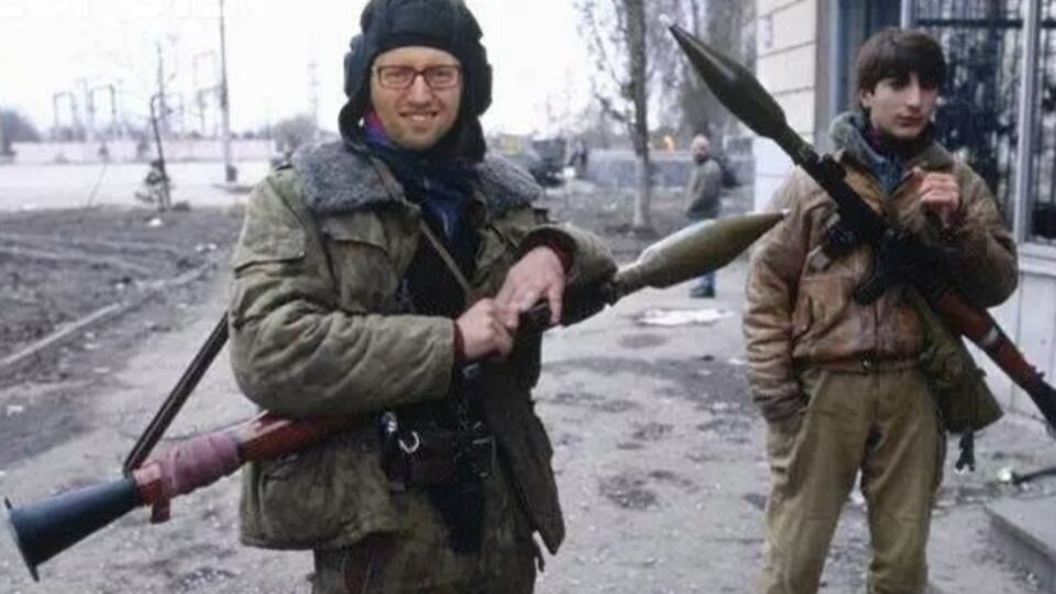 Аресений Яценюк оказался скрытым "Рэмбо"