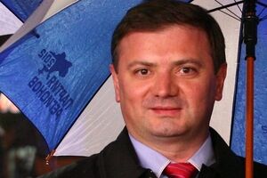 Семья Владимира Медяника летом 2014 года приобрела квартиру площадью 270 квадратных метров на Крещатике, сообщает проект "ГарнаХата"