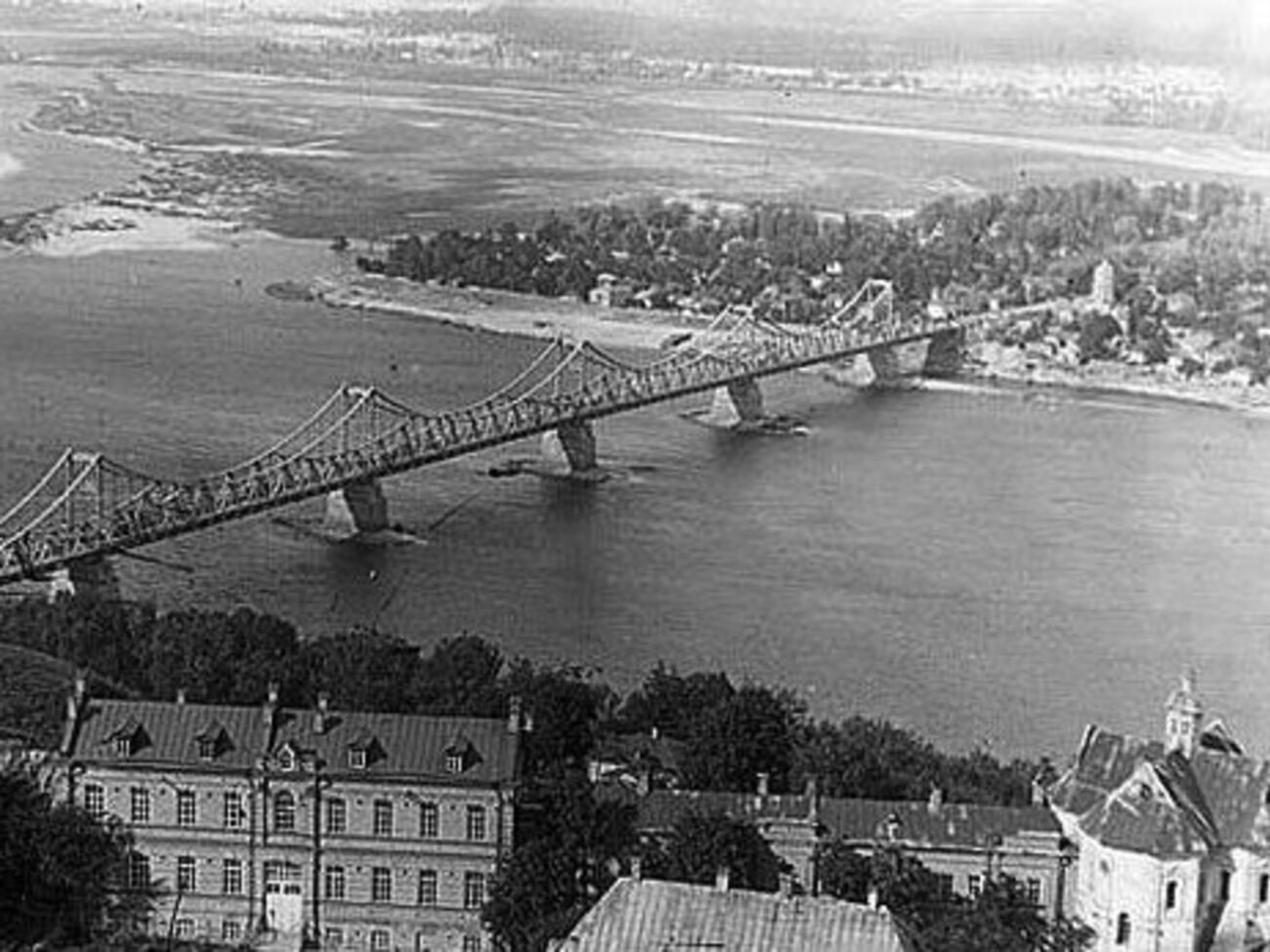 Мост имени Евгении Бош (на месте нынешнего метромоста через Днепр)