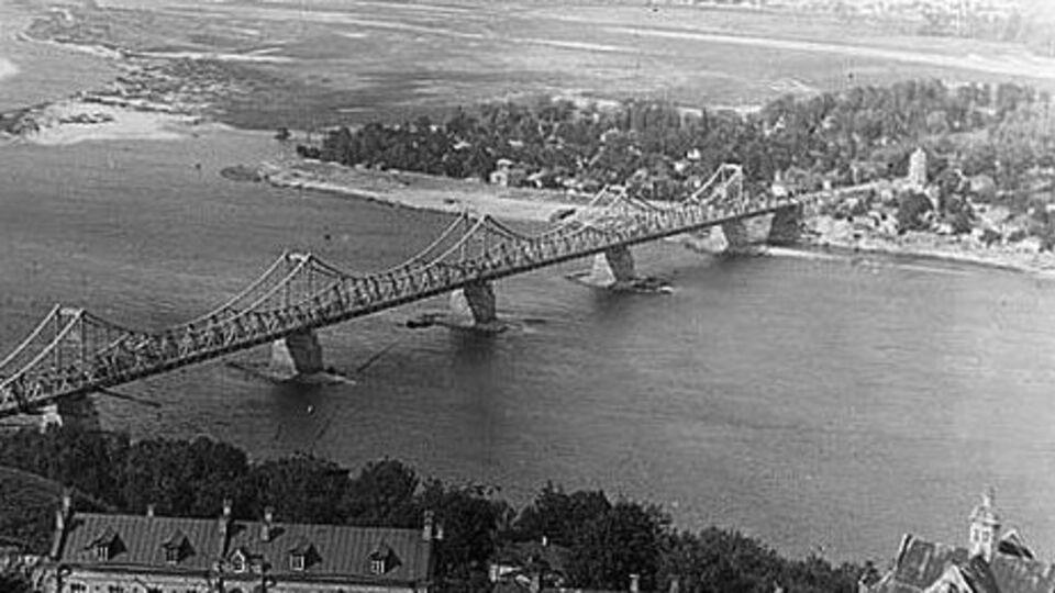 Мост имени Евгении Бош (на месте нынешнего метромоста через Днепр)