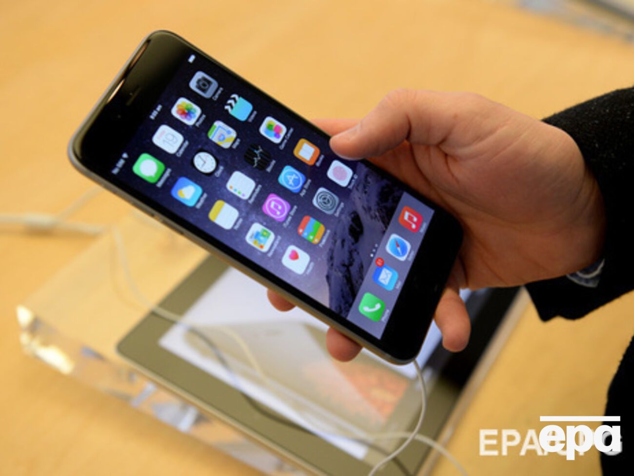 Сегодня Apple должна представить новый iPhone