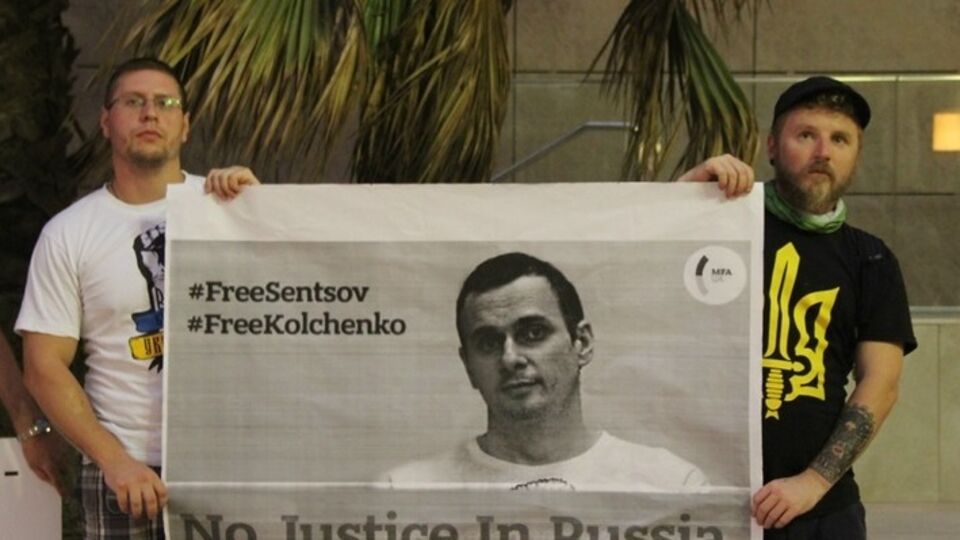 Возле посольства РФ в Тель-Авиве прошел митинг в поддержку украинских политзаключенных в России. Фоторепортаж