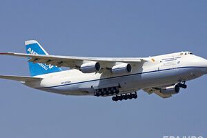 Два самолета АН-124 и один пассажирский борт приземлились на аэродроме города Латакии