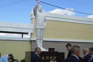 В России появился еще один памятник Сталину