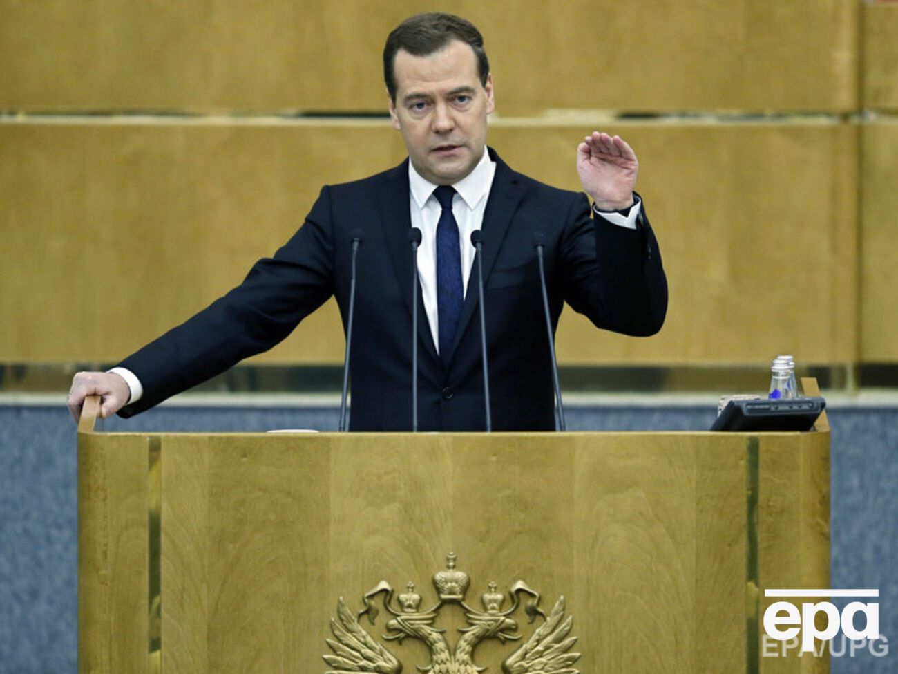 Медведев:&nbsp;Предлагается приостановить действие бюджетного правила до следующего года