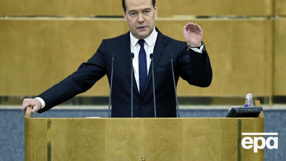 Медведев: Предлагается приостановить действие бюджетного правила до следующего года