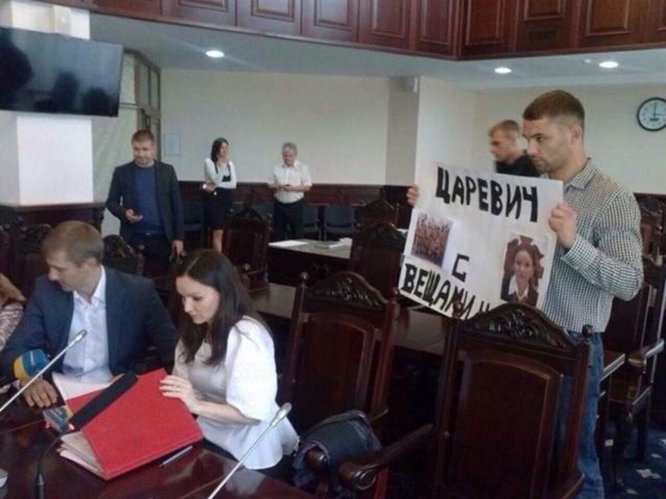 На заседании комиссии по Царевич присутствовали активисты ВГО "Перемога"