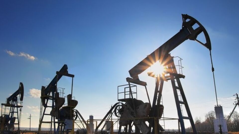 Стоимость одного барреля нефти Brent в 2015 году ожидается на уровне $54,07, а в 2016 году —-- на уровне $58,57