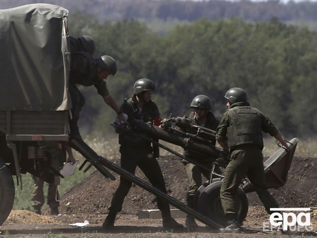 В селе Солоти ведутся строительные работы, сообщает Reuters