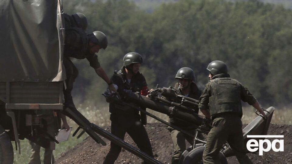 В селе Солоти ведутся строительные работы, сообщает Reuters