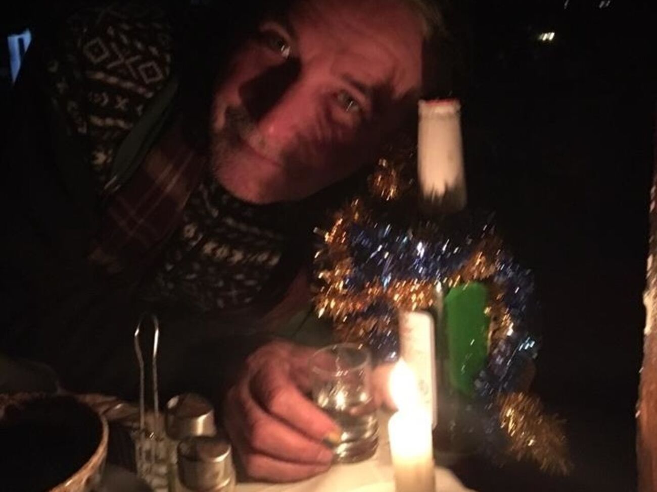 Орлуша:&nbsp;Друзья, гасить экраны не робейте!&nbsp;Я вас прошу, не слушайте его!&nbsp;Не пейте с ним. И за него&nbsp;&ndash; не пейте