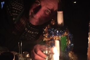 Орлуша: Друзья, гасить экраны не робейте! Я вас прошу, не слушайте его! Не пейте с ним. И за него – не пейте