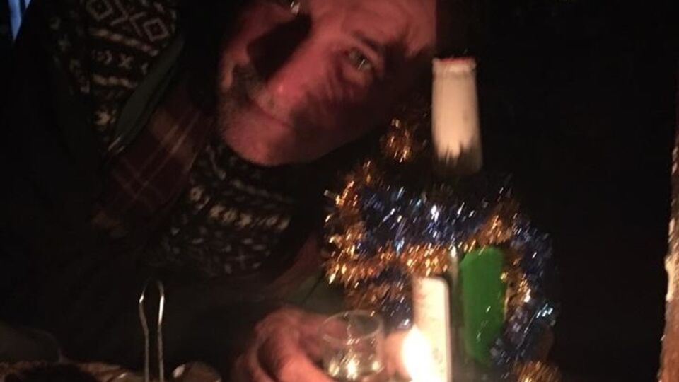 Орлуша: Друзья, гасить экраны не робейте! Я вас прошу, не слушайте его! Не пейте с ним. И за него – не пейте