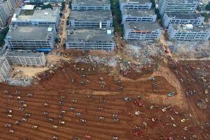 В результате схода масштабного оползня в Китае погибли 12 и пропали без вести 62 человека