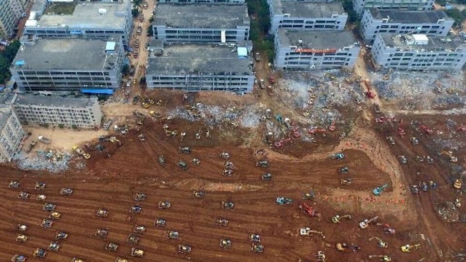 В результате схода масштабного оползня в Китае погибли 12 и пропали без вести 62 человека