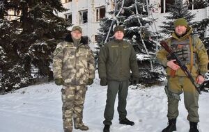 Аброськин (в центре): Мужчина, возомнивший себя собакой Баскервилей, задержан