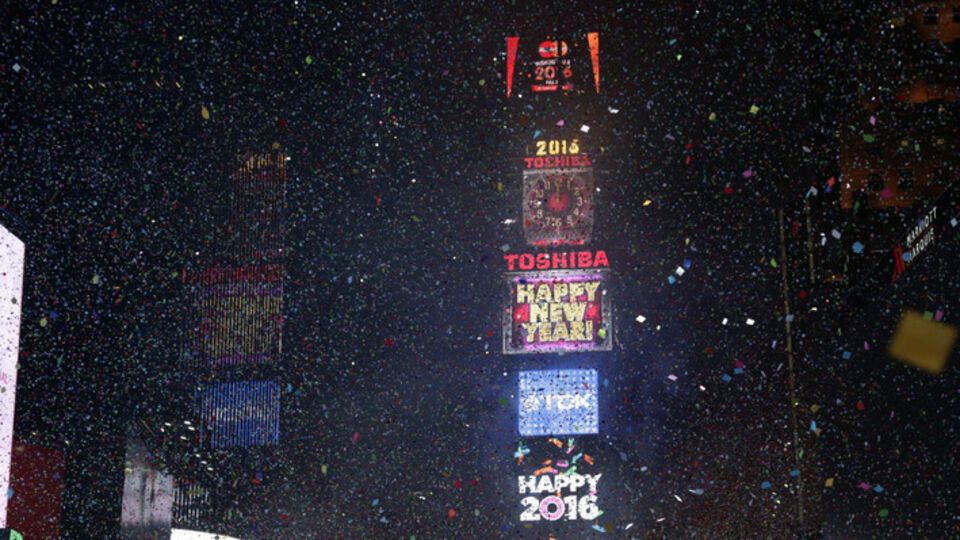 Более миллиона человек встретили Новый год на Таймс-сквер в Нью-Йорке. Фоторепортаж