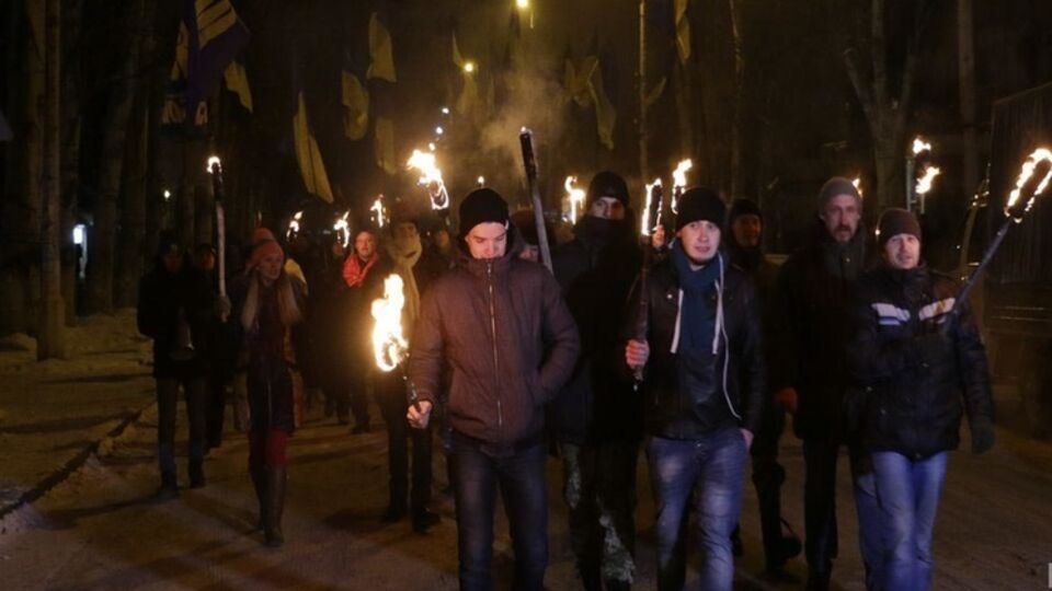 В Славянске прошло факельное шествие памяти Степана Бандеры