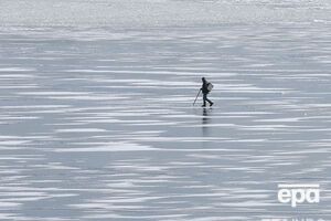 В первый день нового года несколько человек провалились под лед