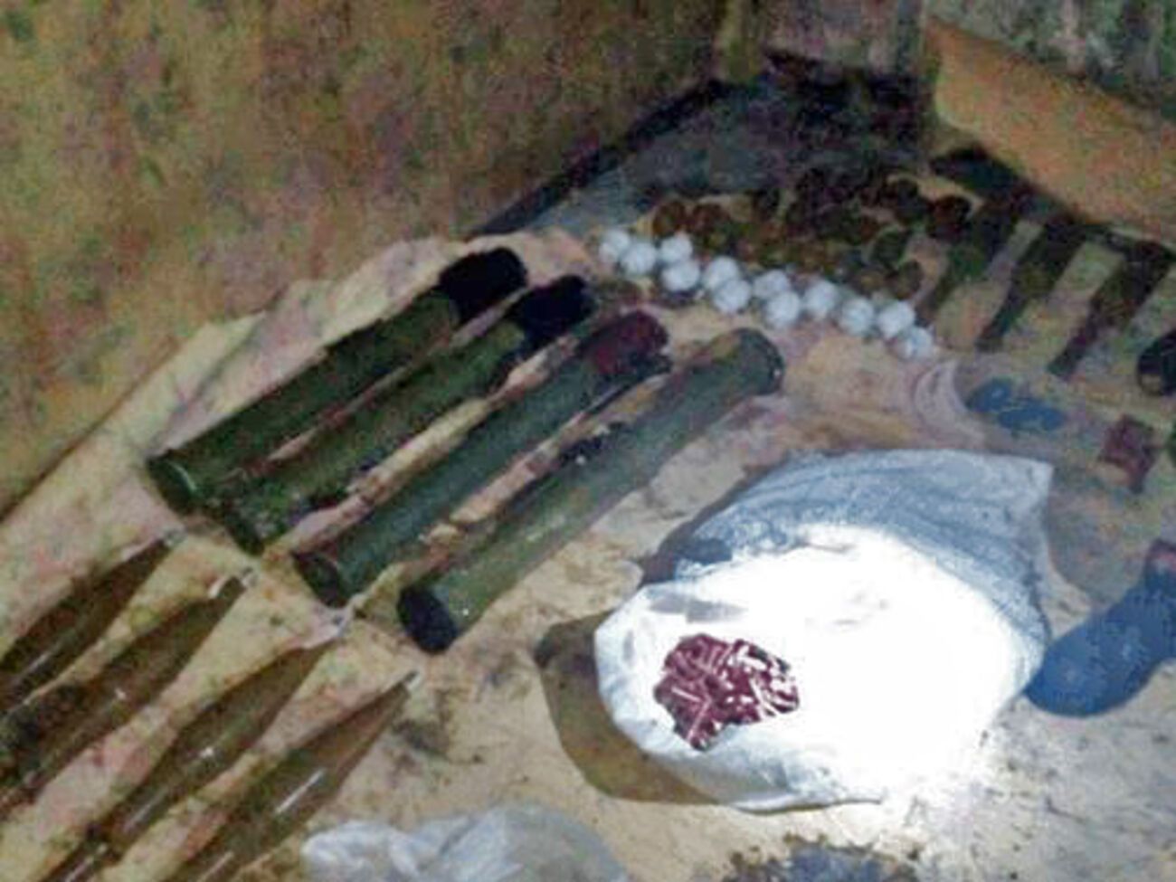 В тайнике хранились гранатометы, боеприпасы и взрывчатка