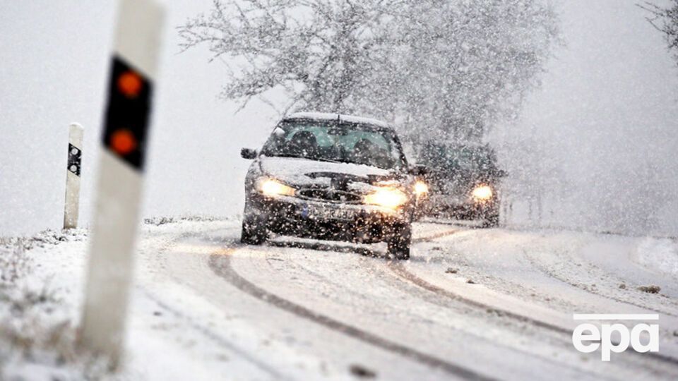 Гидрометцентр обещает гололедицу на дорогах Украины