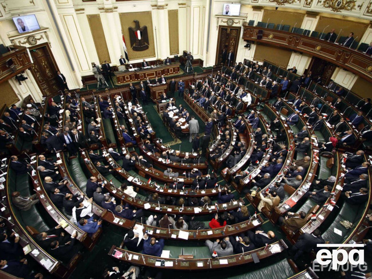 Египетский парламент в новом составе провел первую сессию