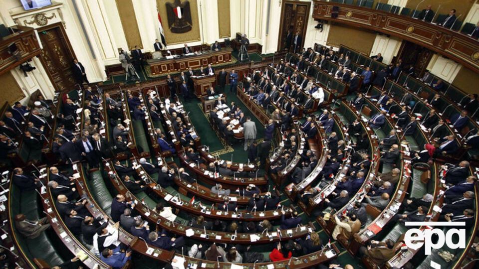 Египетский парламент в новом составе провел первую сессию