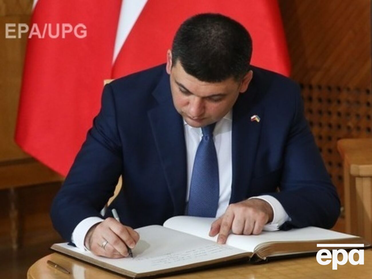 Гройсман обещает завершить работу над элементами электронного парламента в Украине в январе