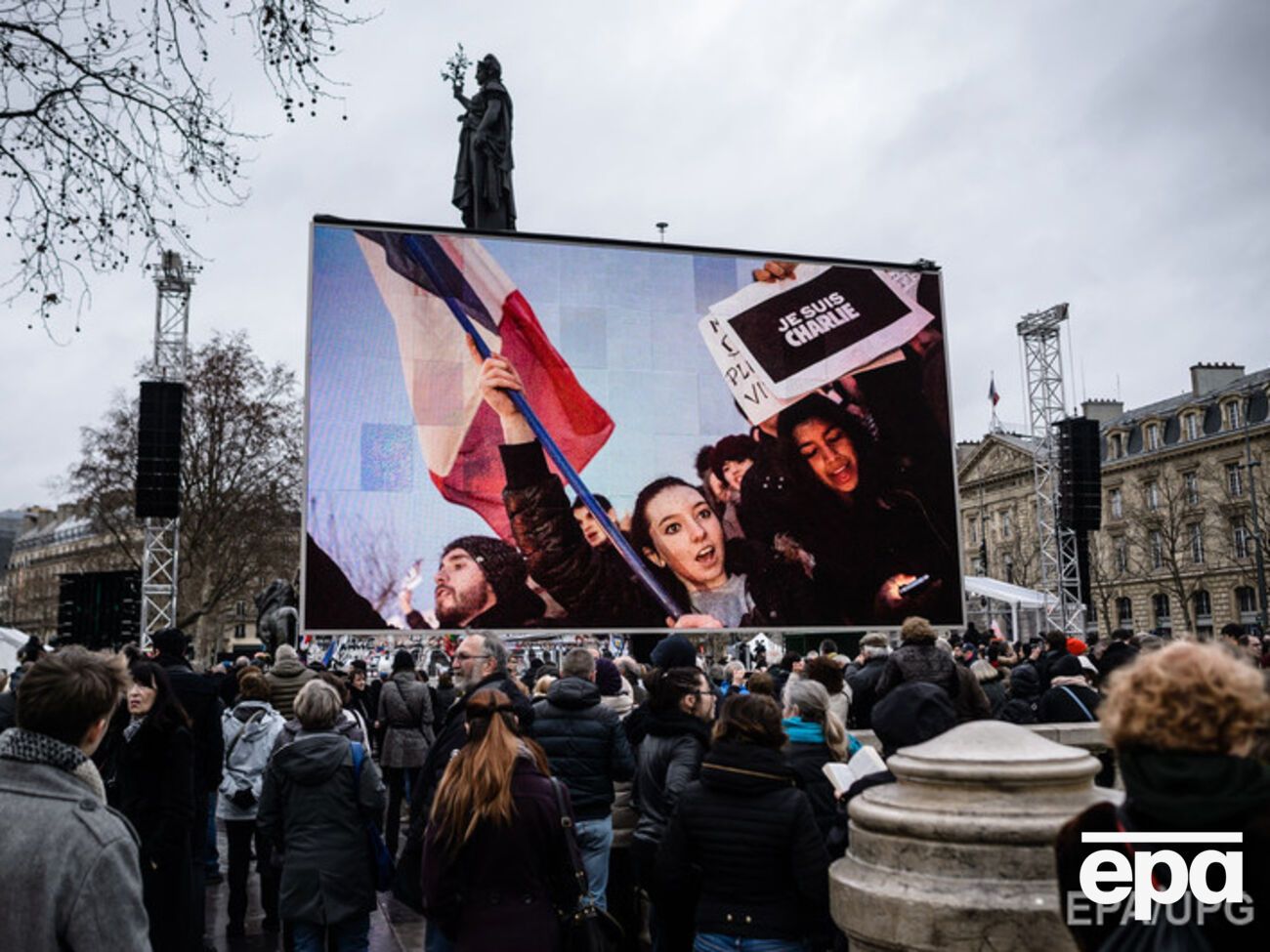 В Париже почтили память жертв терактов. Фоторепортаж