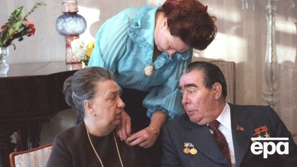 Леонид Брежнев с семьей