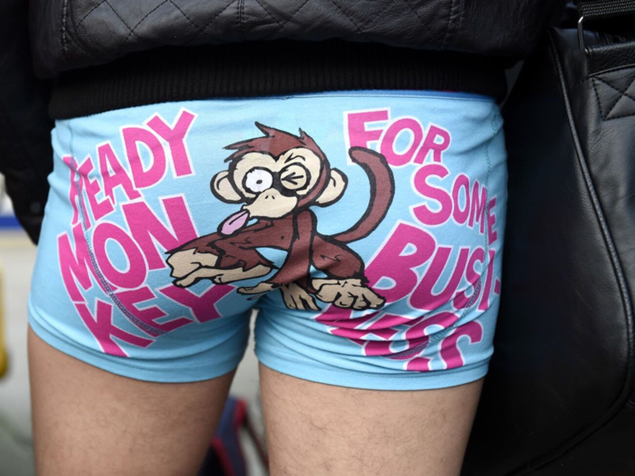 В Европе прошел флешмоб "В метро без штанов". Фоторепортаж