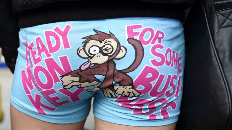 В Европе прошел флешмоб "В метро без штанов". Фоторепортаж