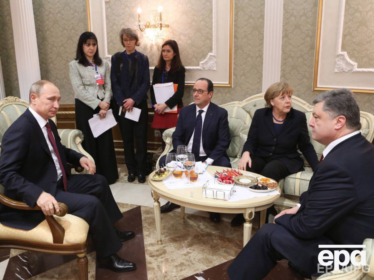 Stratfor: На продление Минских соглашений Киев пошел по просьбе Москвы и Берлина