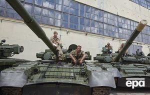 Готовые к отправке в войска танки на территории предприятия