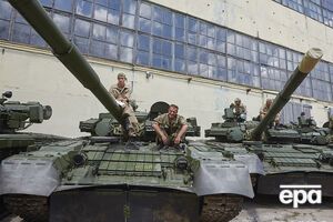 Готовые к отправке в войска танки на территории предприятия