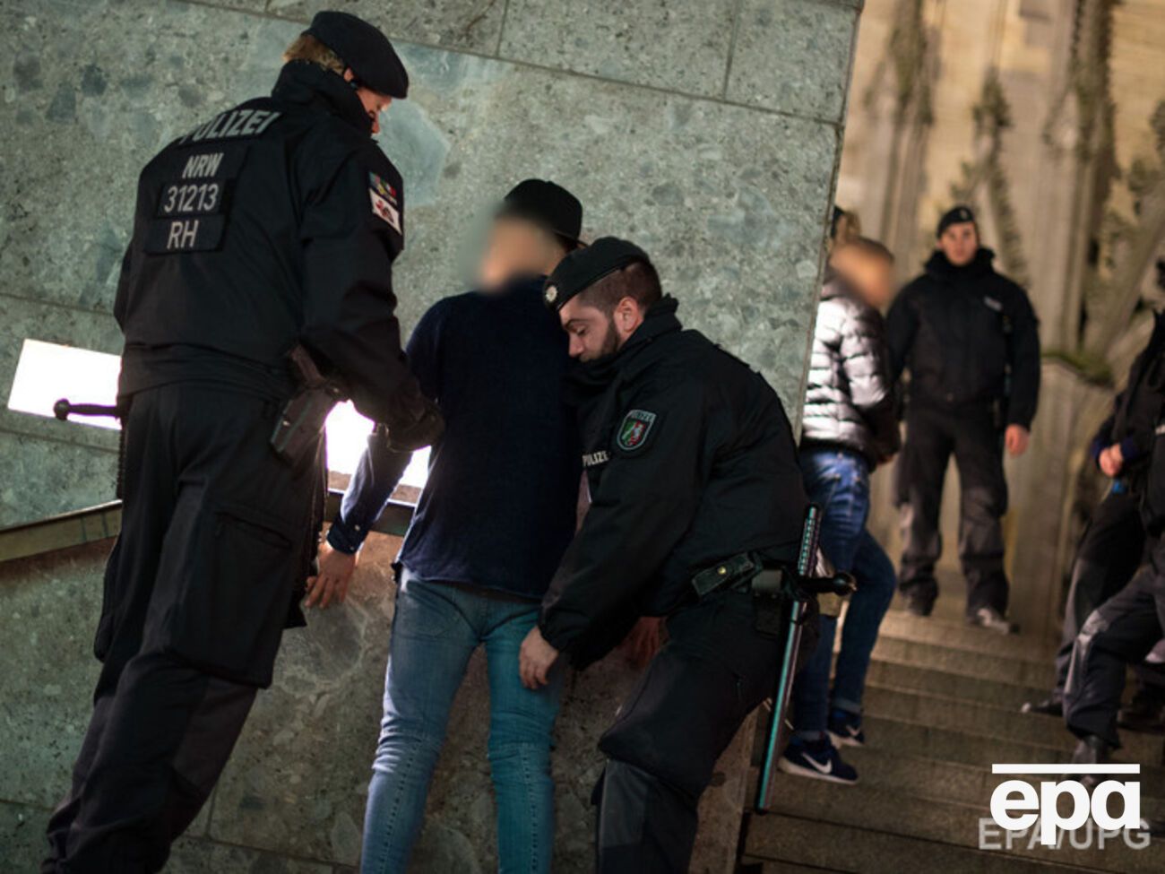 На улицах Кельна усиленные патрули полиции