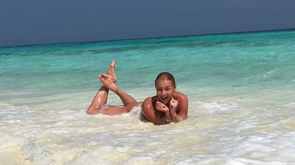 Волочкова: Панталоны натянуть всегда успеется. А вот такие бикини-мини не на каждую налезут