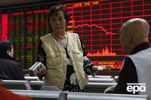 На китайских фондовых биржах продолжается падение индексов