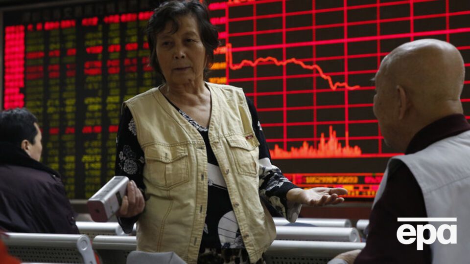 На китайских фондовых биржах продолжается падение индексов