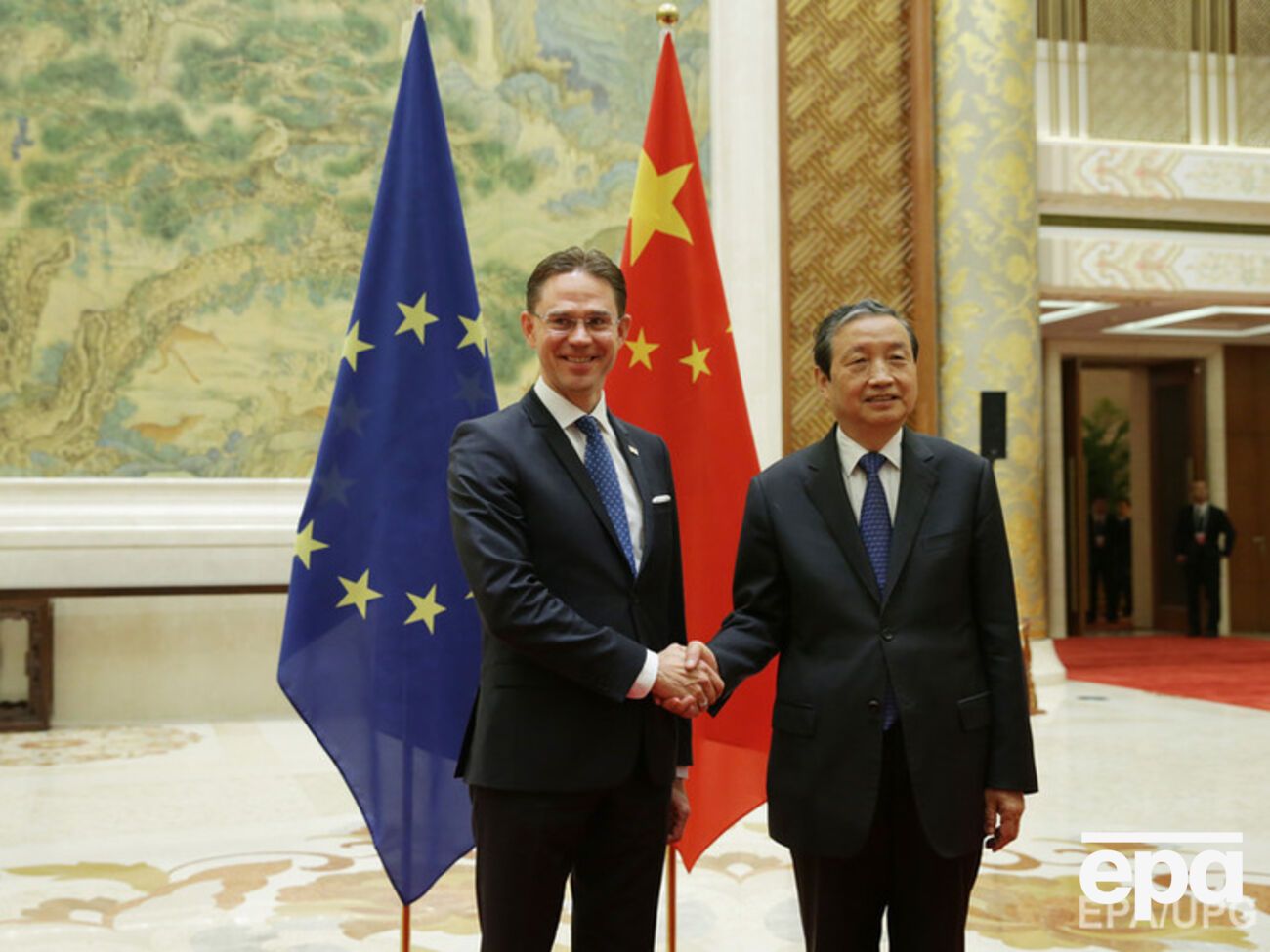 Вице-председатель Еврокомиссии Юрки Катайнен и вице-председатель Госсовета КНР Ма Кай в сентябре 2015 года обсудили экономическое сотрудничество между Китаем и ЕС