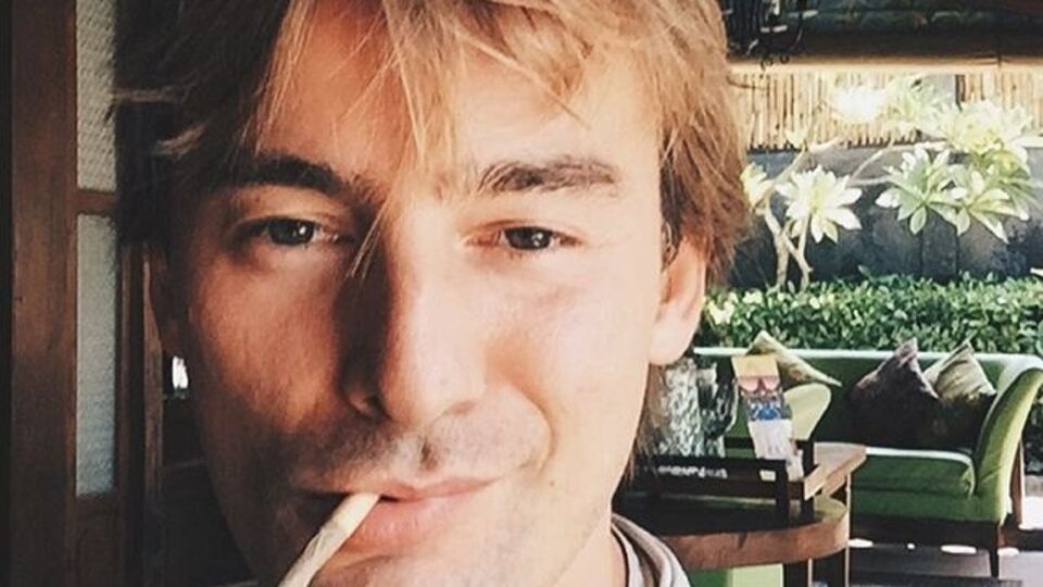 Бадоев: Любимое состояние, похожее на детство --- чувство полного спокойствия и растворения в сегодня, сейчас, в этой секунде... Осознание счастья