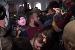 Столкновения у Оболонского райсуда продолжаются