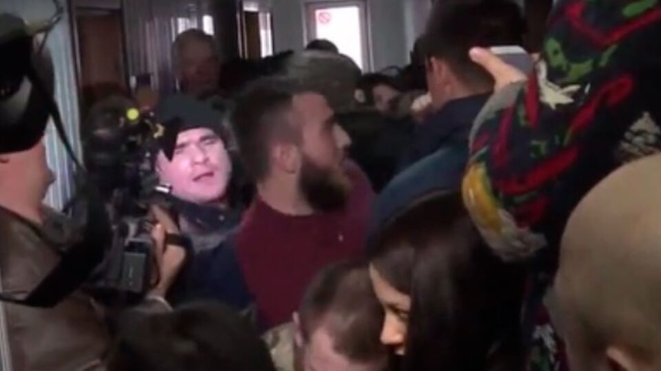 Столкновения у Оболонского райсуда продолжаются